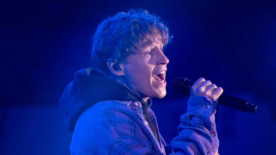 WIl Verbindung: Tim Bendzko gibt sich auf seinem Konzert sehr persönlich.