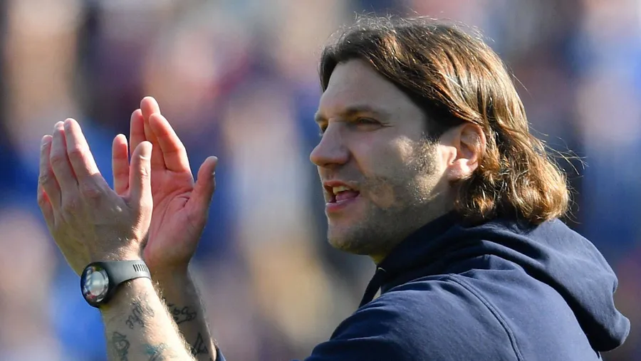 Balanceakt: Torsten Frings versucht, seinen Spielern auf Augenhöhe zu begegnen und den rechten Punkt zwischen Lockerheit und Strenge zu treffen.