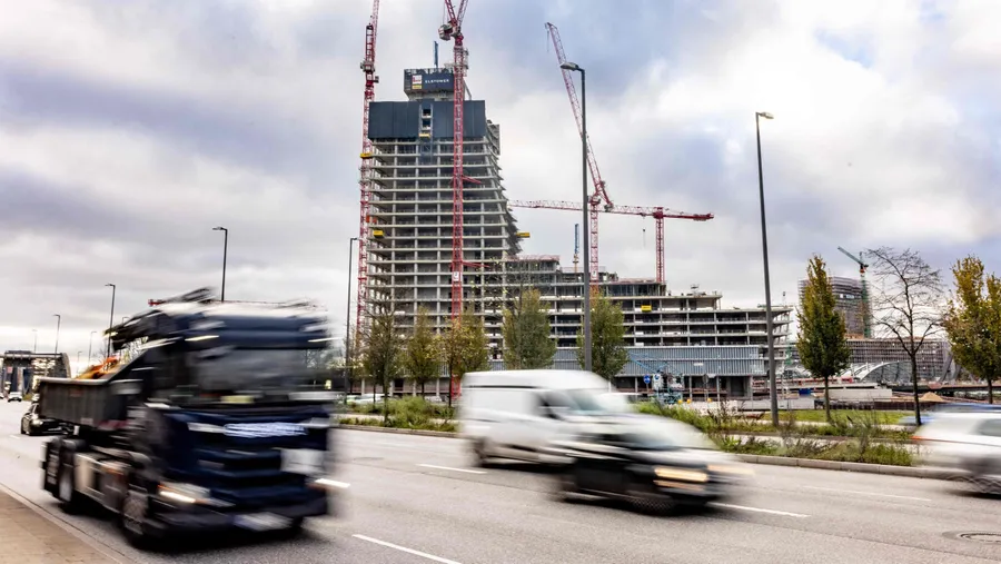 Symbol der Krise: Die angeschlagene Signa-Gruppe sollte den Elbtower in Hamburg bauen – doch jetzt ruht das Vorhaben.