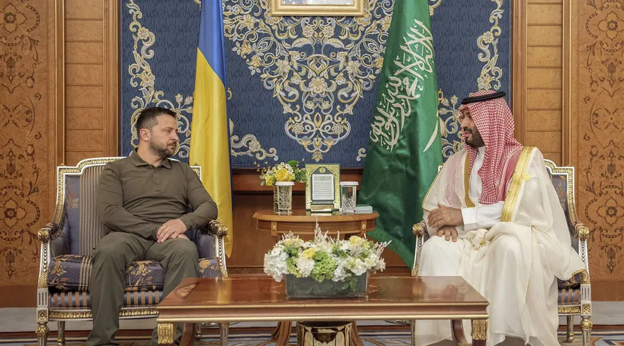 Selenskyj wird nicht zum ersten Mal nach Dschidda kommen: Im Mai nahm er als Überraschungsgast am Gipfeltreffen der Arabischen Liga teil.