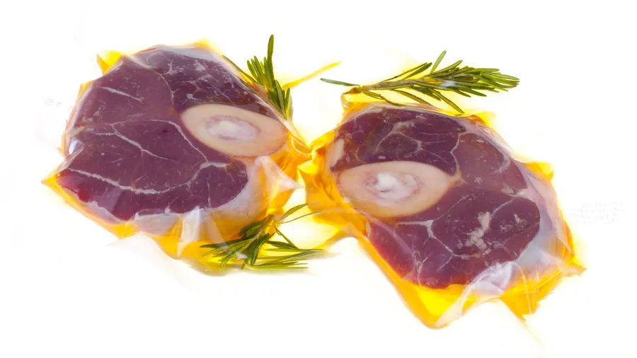 Das ist „sous vide“: Das Fleisch schmeckt köstlich – aber nachher liegen überall nasse Plastikbeutel herum.