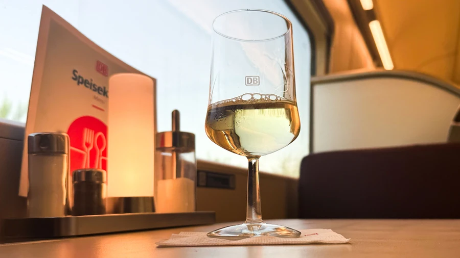 In den Zügen und der Gastronomie am Bahnhof ist das Trinken weiterhin erlaubt.