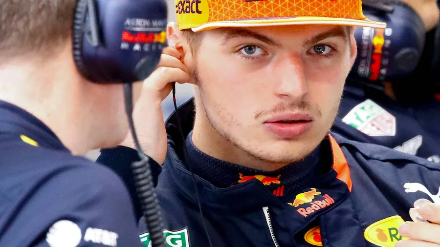 Max Verstappen bindet sich an Red Bull und will mit dem Rennstall ganz vorne mitfahren.