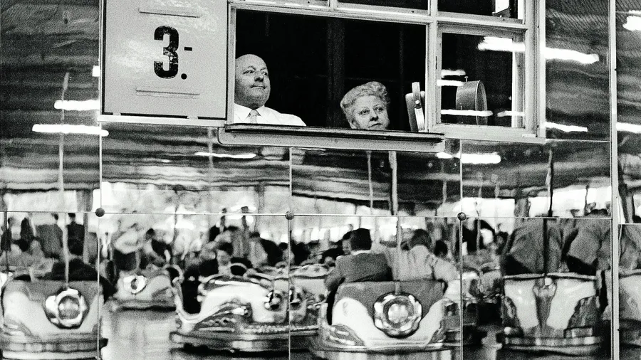 Kann man als junger Amerikaner in Wien zu sich selbst finden? Ein Autodrom im Prater in den Sechzigerjahren, als auch John Irving in Wien studierte.