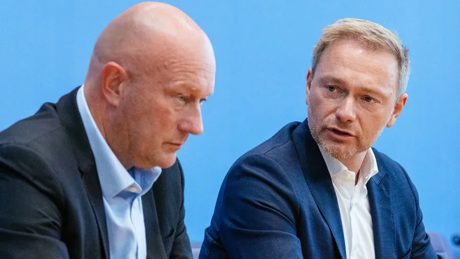 Es wird noch knapper: FDP-Spitzenkandidat Thomas Kemmerich mit seinem Bundesvorsitzenden Christian Lindner am Tag nach der Wahl