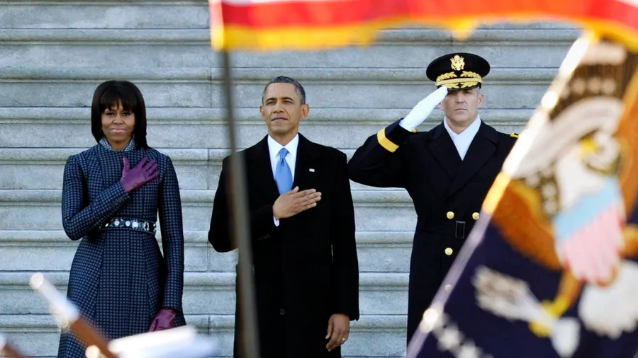 Mit Pathos: Präsident Barack Obama nimmt am Montag eine Parade ab