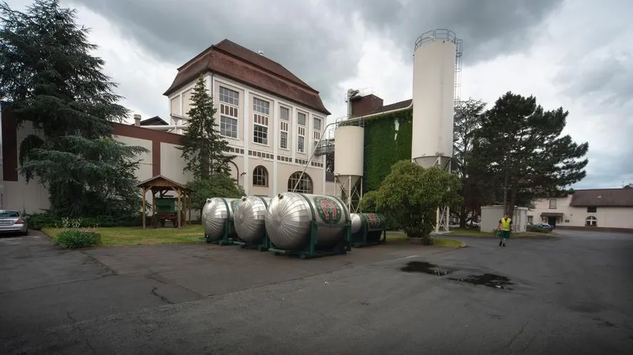 Soll bleiben: die traditionsreiche Brauerei (Außenansicht des Produktionsgebäudes in Pfungstadt)