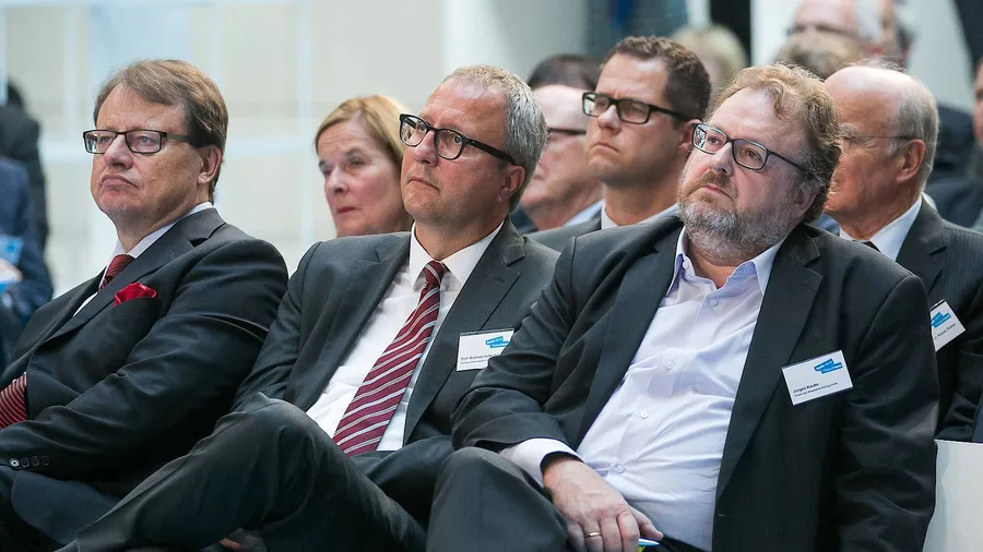 Andreas Voßkuhle (Mitte), Präsident des Bundesverfassungsgerichts, Thomas Matussek (links), Geschäftsführer der Alfred Herrhausen Gesellschaft, und Jürgen Kaube (rechts), einer der Herausgeber der F.A.Z.