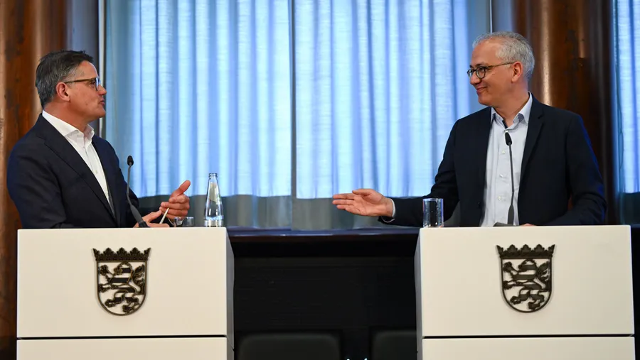 Gemeinsam regieren, gegeneinander kämpfen: Boris Rhein und Tarek Al-Wazir im Mai in Frankfurt