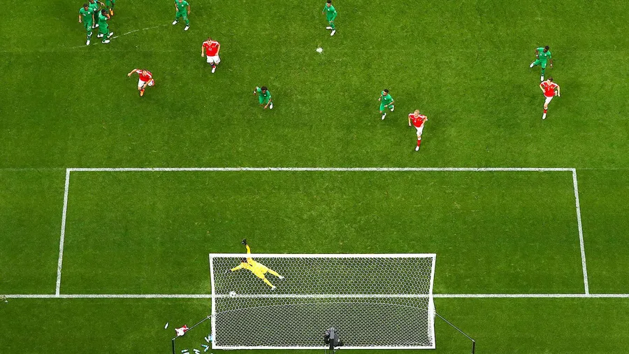 Die bunte Welt des Fußballs: Die WM bleibt ein Faszinosum trotz der Rahmenbedingungen