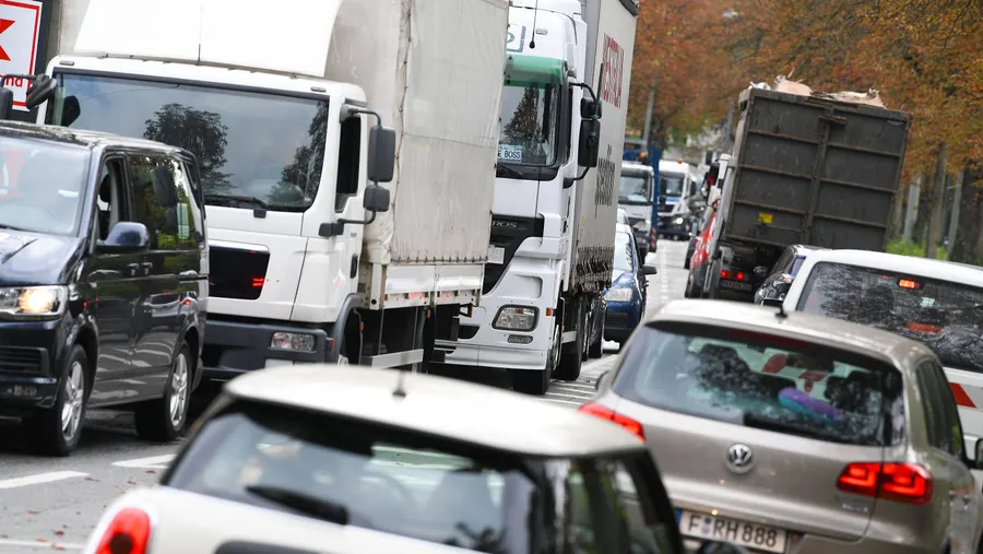 Vollgestopfte Straßen: die Schattenseite der Pendlerhauptstadt.