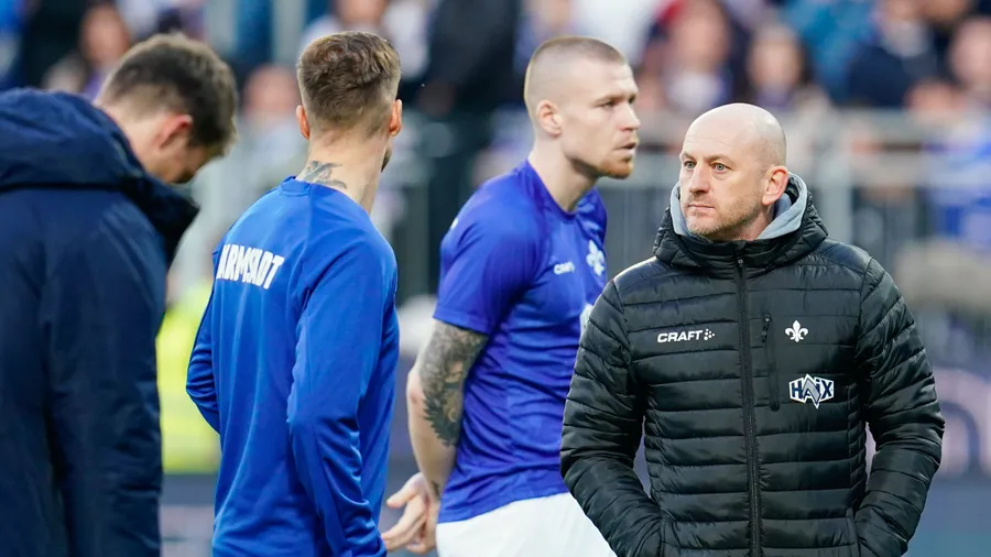 Trainer Lieberknecht (r.) nach Debakel gegen Augsburg: „Große Scheiße gebaut“
