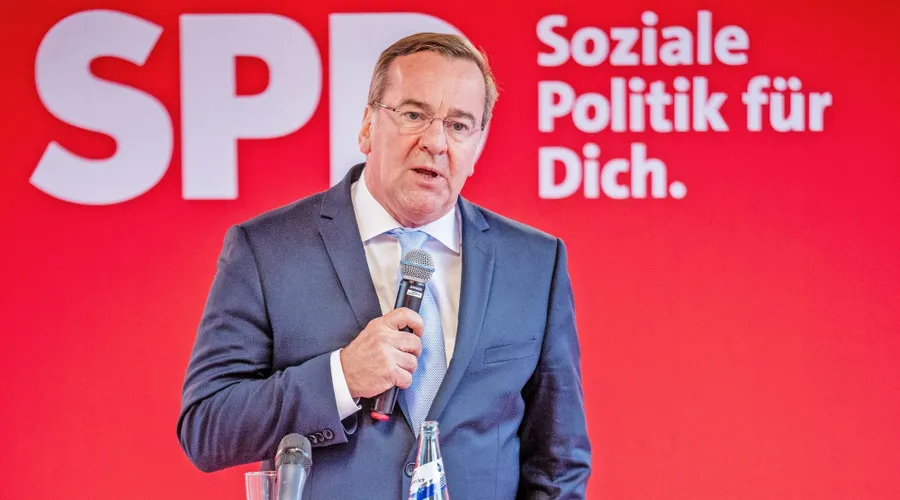 Zwei Monate vor der Landtagswahl: Verteidigungsminister Boris Pistorius (SPD) spricht in Frankfurt über Krieg und Frieden.