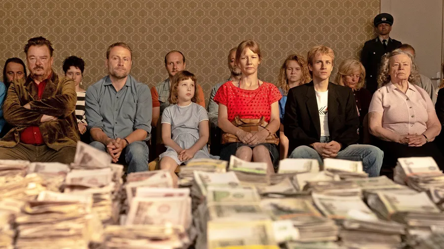 Erwischt: Markowski (Peter Kurth), Robert (Max Riemelt), Dini (Lotte Shirin Keiling), Maren (Sandra Hüller), Jannek (Anselm Haderer), Käte (Ursula Werner)