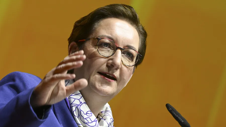 Bauministerin Klaray Geywitz will den Bauherren Freiheiten zurückgeben – zurecht.