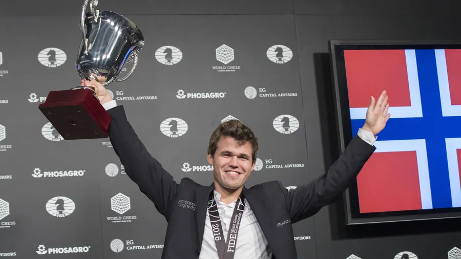 Der norwegische Schachweltmeister Magnus Carlsen nach seinem Titelgewinn am Mittwoch in New York