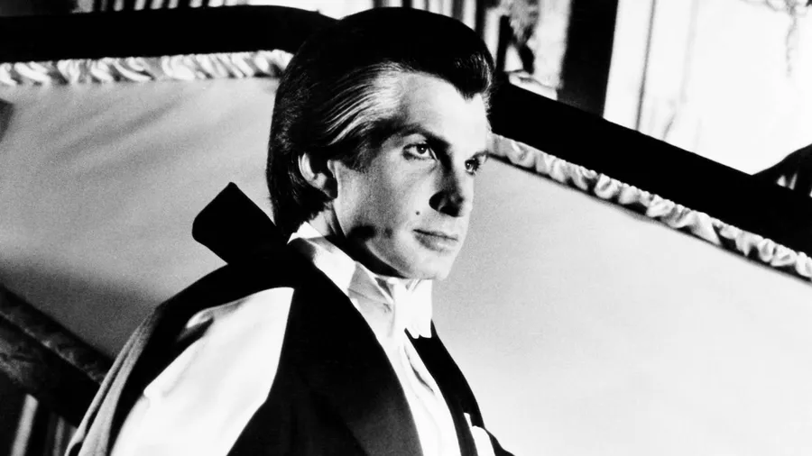 Talent auch für Komödien: George Hamilton in der Rolle des Dracula in „Liebe auf den ersten Biss“