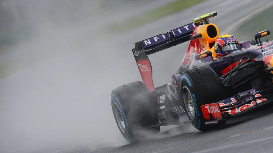Zu gefährlich: Auch Mark Webber hatte auf der pitschnassen Strecke seine Probleme