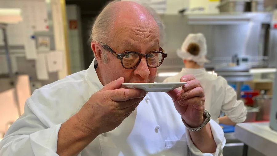 Der Sternekoch und Autor Vincent Klink in seinem Restaurant „Wielandshöhe“