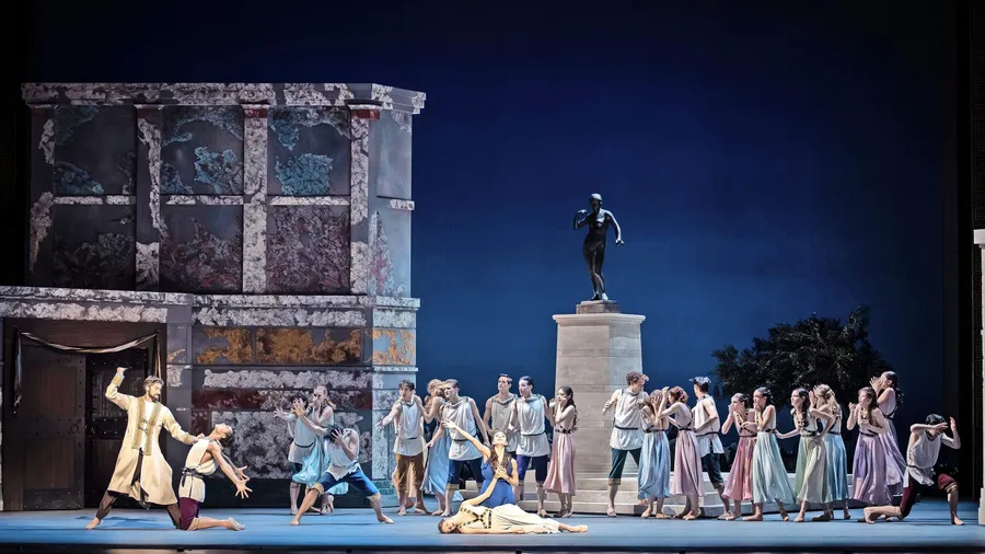 Zeitgenossenschaft in antikisierendem Gewand: Das Wiener Staatsballett mit „Kallirhoe“