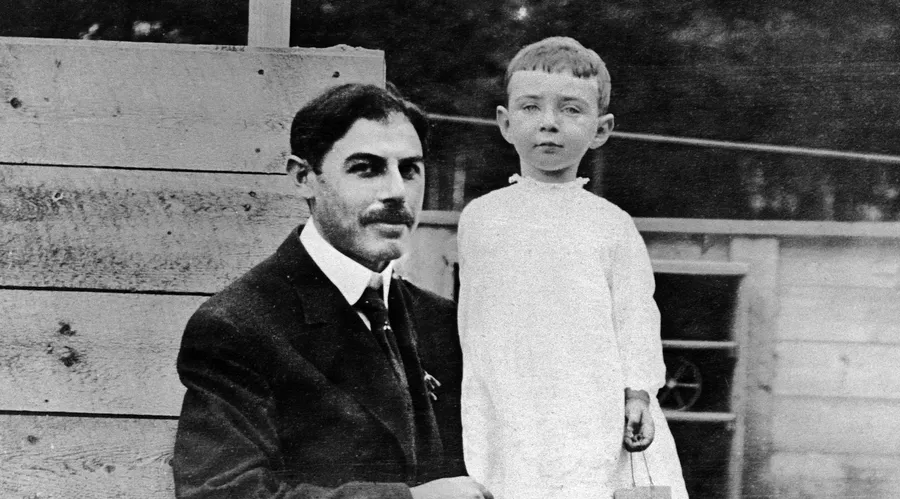J. Robert Oppenheimer als Kind mit seinem Vater