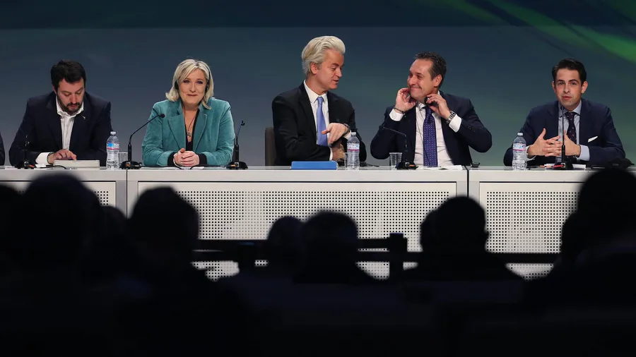 Rechte Internationale in der ENF-Fraktion des Europaparlaments: Matteo Salvini (Lega Nord), Marine Le Pen (Front National), Geert Wilders (Partei für die Freiheit), Heinz-Christian Strache (FPÖ) und Tom van Grieken (Vlaams Belang).