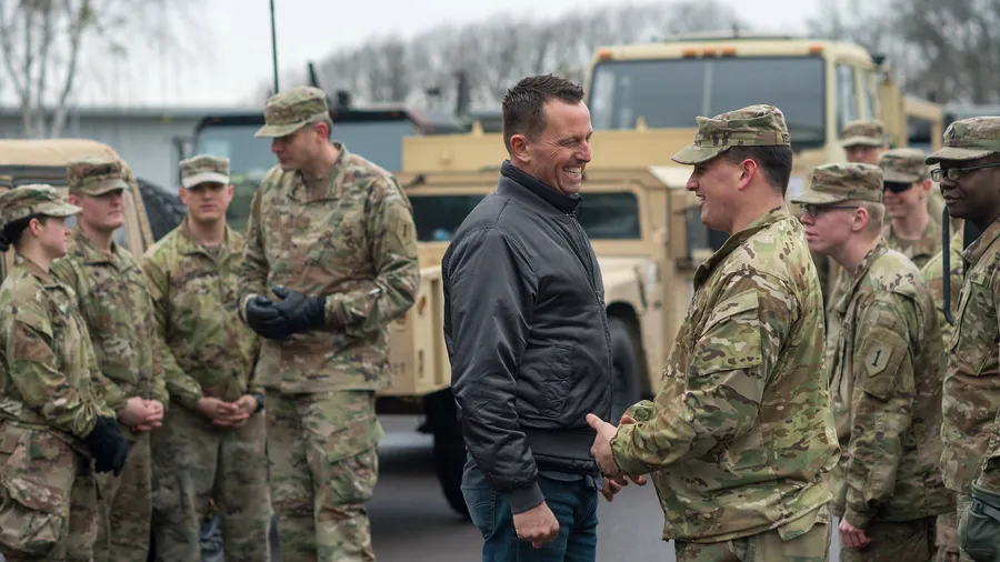 Der amerikanische Botschafter Richard Grenell spricht im Februar 2019 in der Clausewitz-Kaserne in Sachsen-Anhalt mit amerikanischen Soldaten.