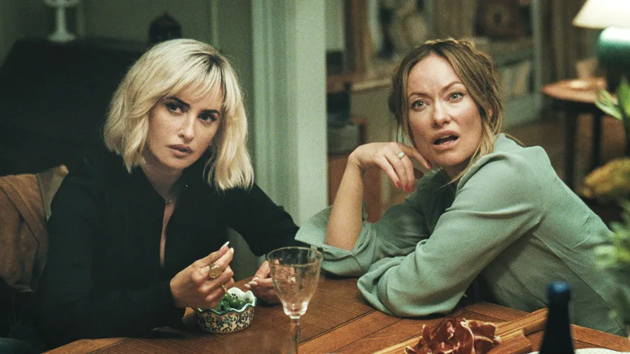 Penélope Cruz (Pina) und Olivia Wilde (Angela) sind fassungslos über die fehlende Empathie der Männer. Dafür mögen sie einander besonders gern.