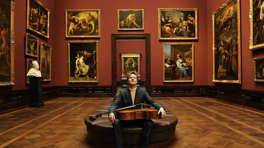 Jan Vogler, 62, in der Gemäldegalerie Alte Meister in Dresden