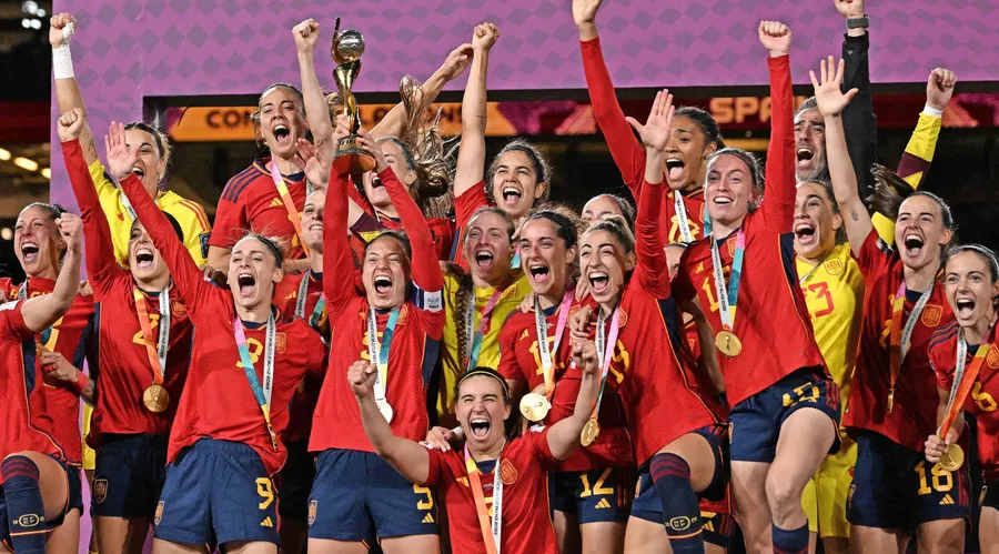 Campeones: Spaniens Fußballfrauen bejubeln ihren ersten internationalen Titelgewinn.