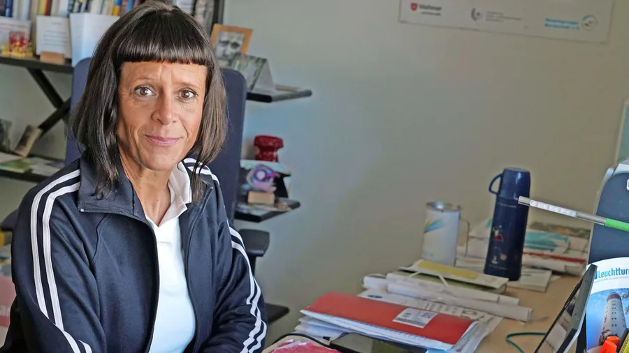 Begleiterin: Cornelia Sengling in ihrem Büro