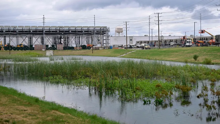 Milliarden für Beton und Server: In Mississippi baut Elon Musks SpaceXAI ein neues Rechenzentrum.