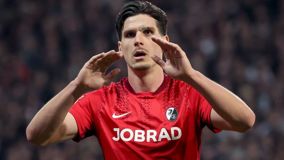 Ein Hamburger Stürmer ärgert den FC St. Pauli