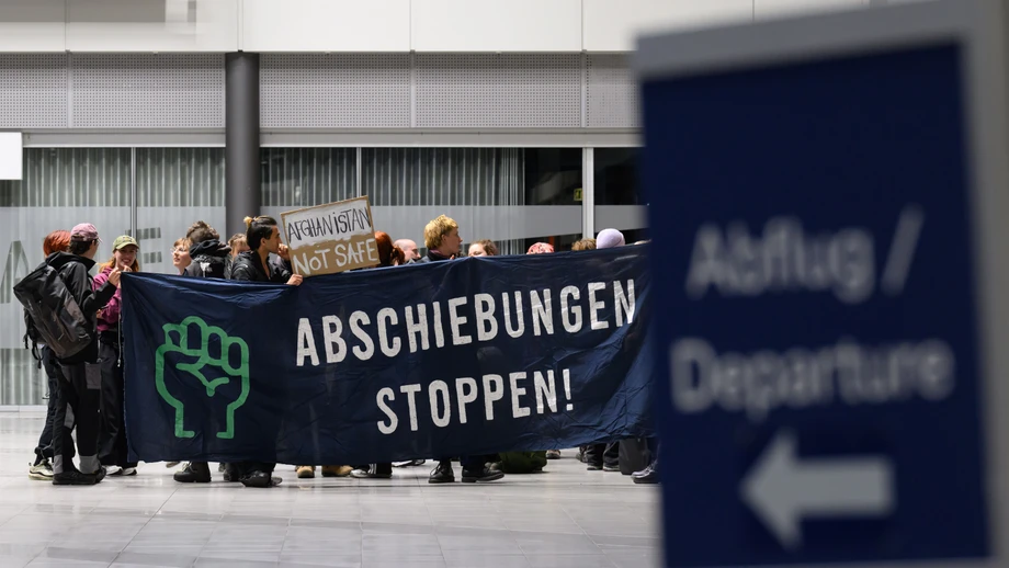 Deutschland schiebt 32 Straftäter nach Afghanistan ab