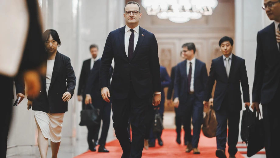 Warum Jens Spahn gerade jetzt nach Peking fliegt