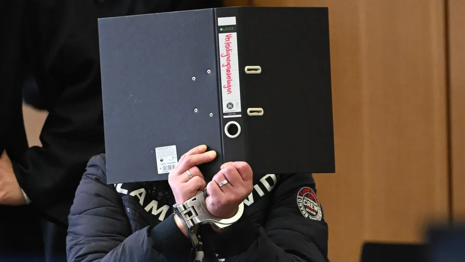 Sie sollen die junge Frau mit Zangen und Nägeln gefoltert haben