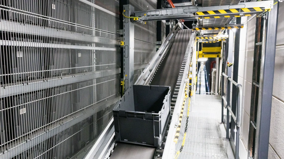 Schnelle Roboterarme sorgen für verlässliche Lieferung