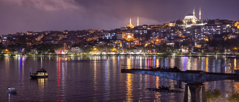 Keine Kunstmesse der Welt bietet eine solche Aussicht: Blick von dem Veranstaltungsort Tersane Istanbul