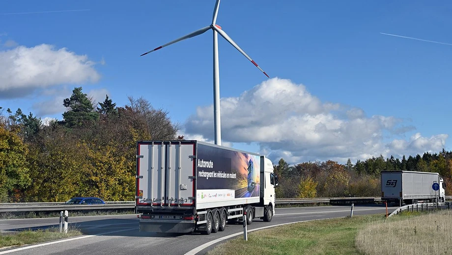 Autobahn unter Strom