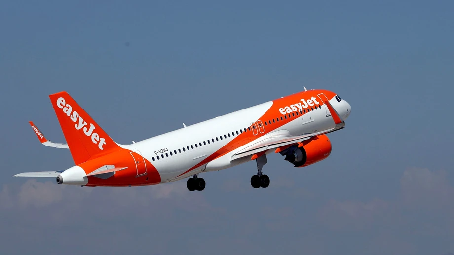 Flugzeug muss wegen panischer Passagierin notlanden