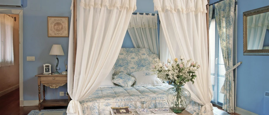 Rückzugsort: Sind die Vorhänge erst einmal zu, lässt sich hier ungestört von einer besseren Welt träumen.