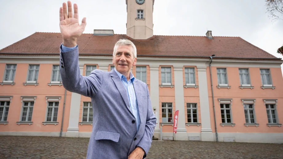 „Nicht hinter der Brandmauer verstecken“ – AfD-Bürgermeister kritisiert eigene Partei