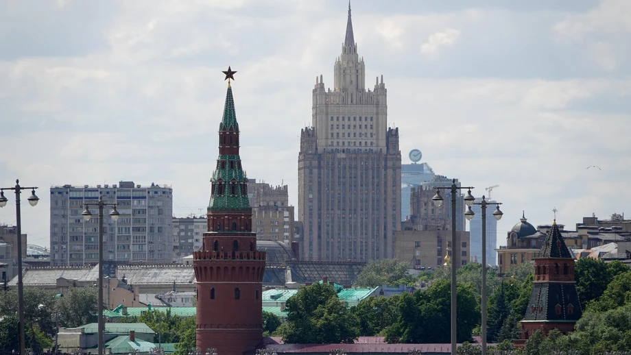 Erdölraffinerie in Moskau brennt