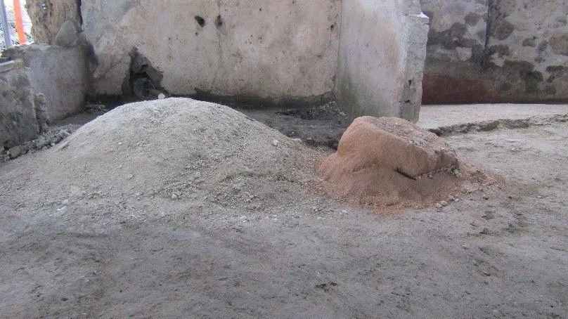Die Baustelle sieht aus wie ihr eigenes Denkmal