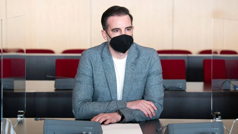 Gericht stellt Verfahren gegen Chatpartnerin von Metzelder ein