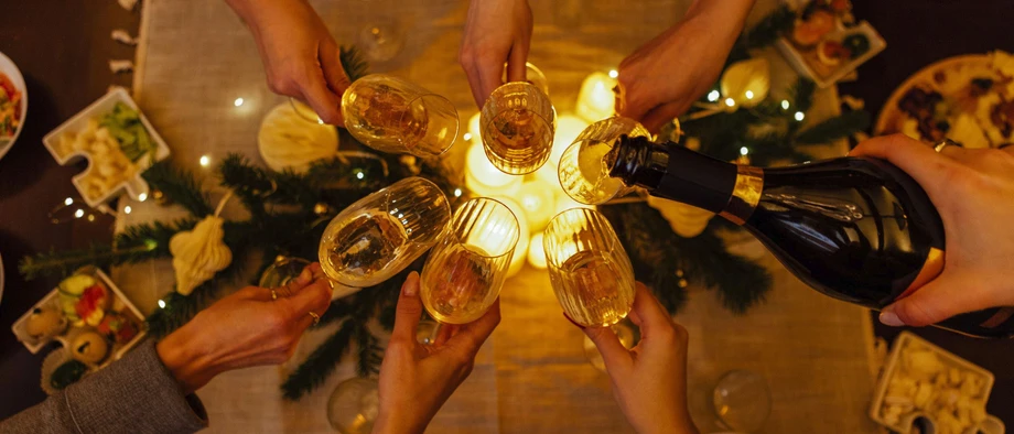 Feiern bist der Heiligabend kommt.