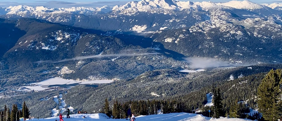 Blick ins Tal: Nach oben auf den Berg ist unsere Autorin schon mal gekommen, aber wird sie auch hinunterfahren?