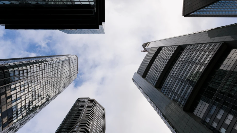 Zuflüsse in labilen Markt für Private-Credit halbiert – Deutsche Bank exponiert