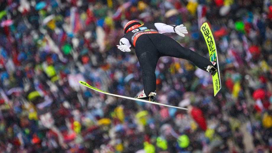 Eisenbichler auf Schultern getragen