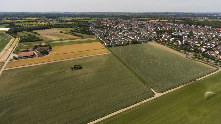 Protest gegen Bebauung von Ackerland